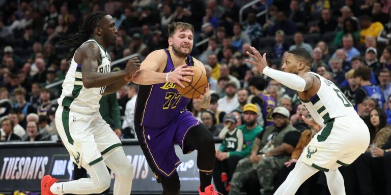 Lakers vs Bucks: A Clash of Titans in the NBA